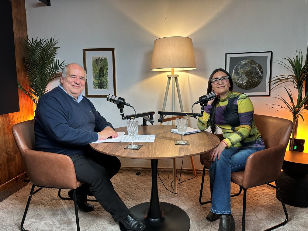 Clientes grabando un episodio en el estudio de TriadeLab